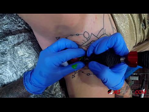 ❤️ Musikana ane nyora zvakanyanya Sully Savage akawana tattoo pa clitoris yake pane zvinonyadzisira sn.com-porn-mz.ru ❌️❤